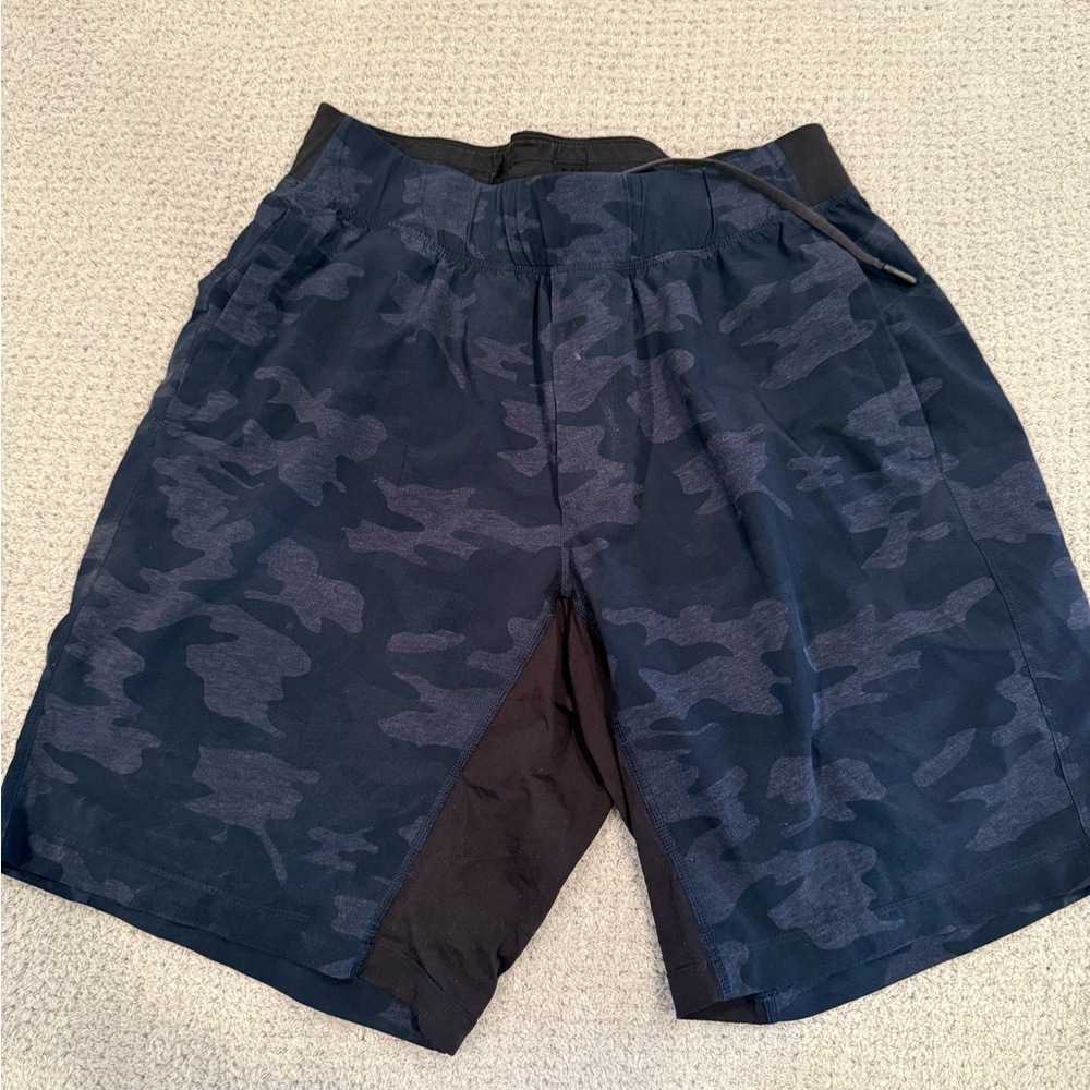 Lululemon Men's Camo Shorts - Black and Gray
